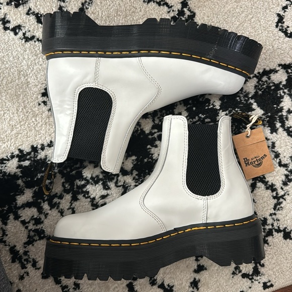 Dr. Martens 2976 Smooth Leather Platform Chelsea Boots NWT White Size 8 - Picture 10 of 16
